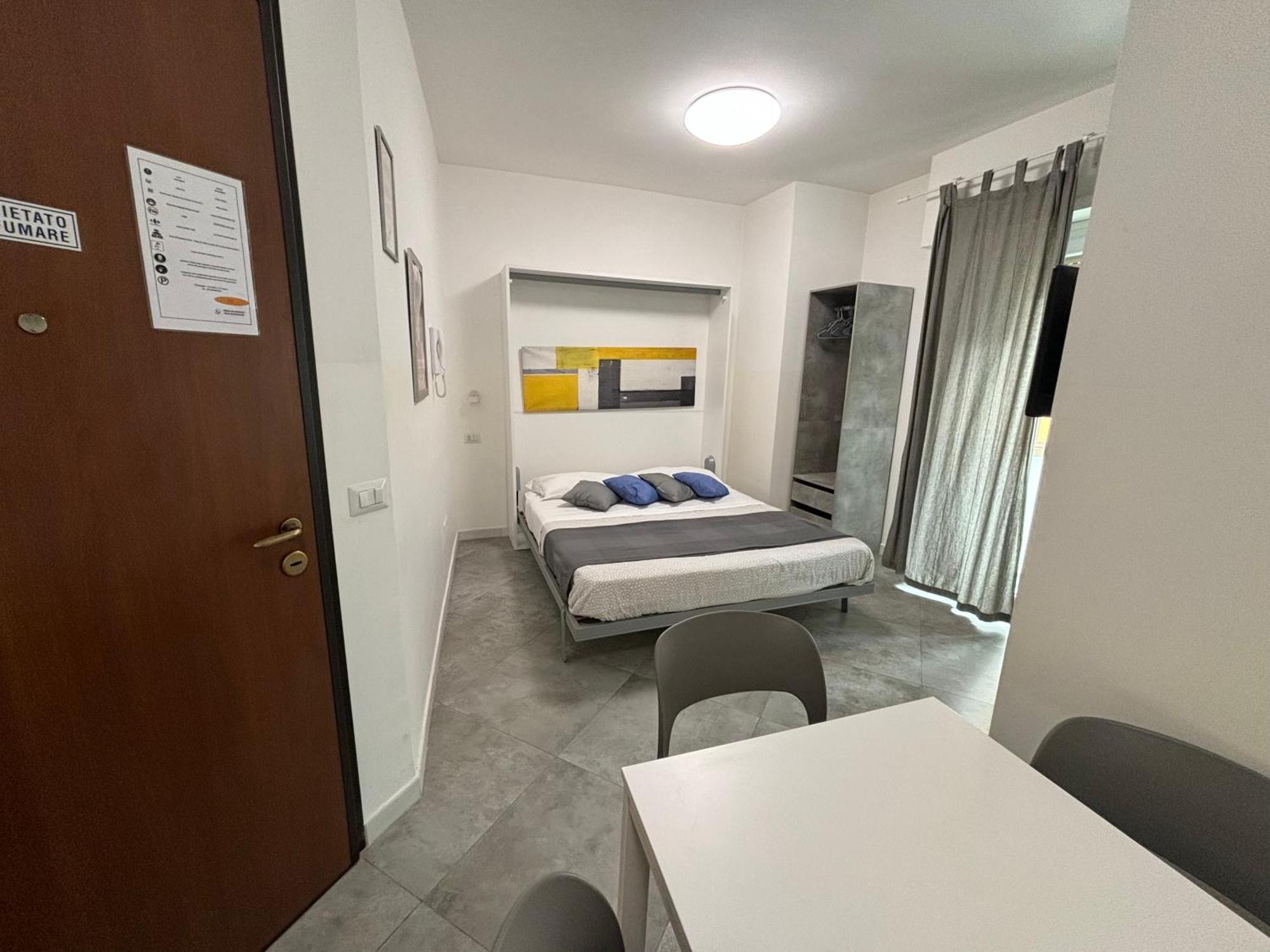 Apartment 4 Level Rom