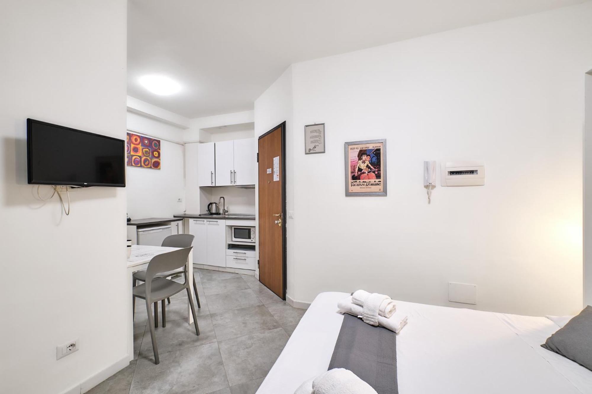 Apartment 4 Level Rom